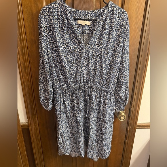 LOFT Dresses & Skirts - Loft size Large long sleeved navy print dress EUC